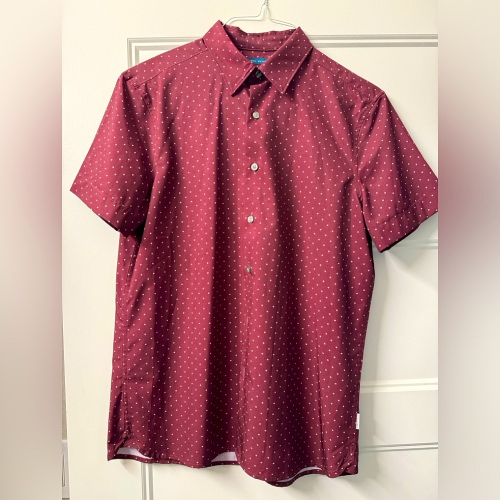 Perry Ellis Short Sleeve Button Down (Medium)